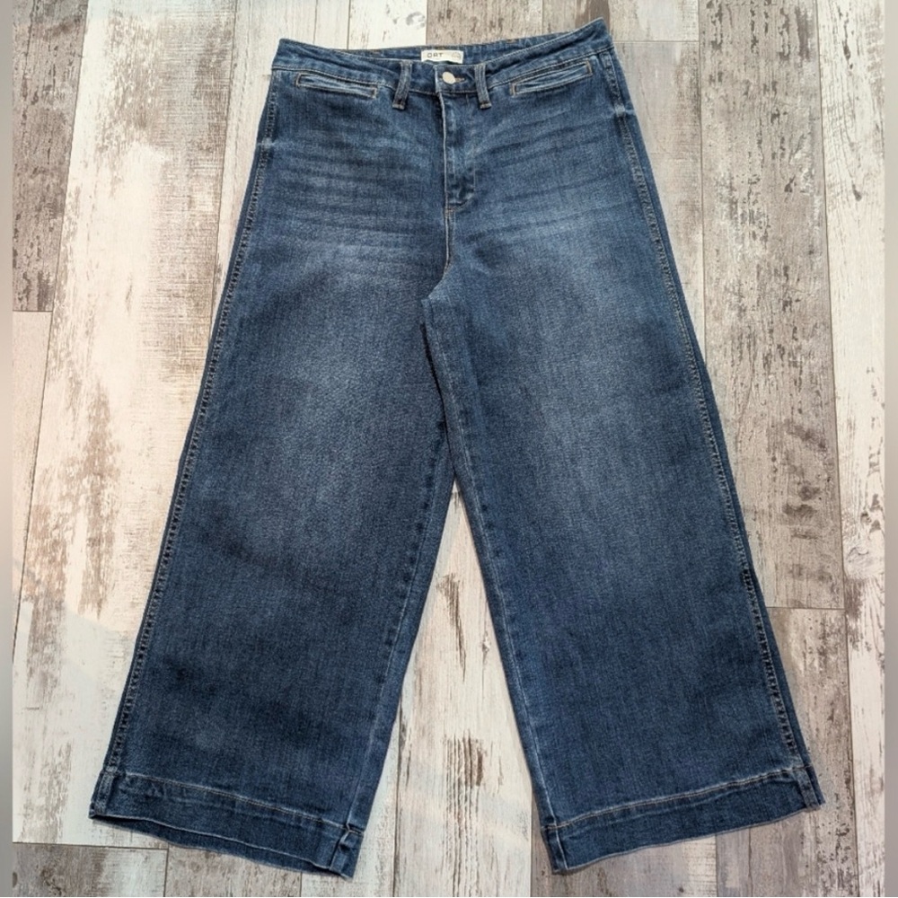 OAT New York Wide Leg high rise Cropped Blue Jeans